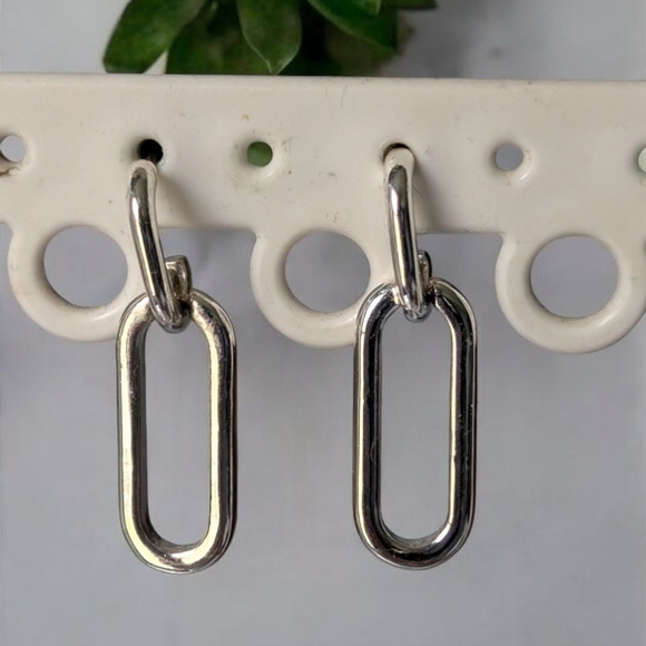 Fashion  Silver Oval Link Earrings (EUC) - Picture 2 of 3